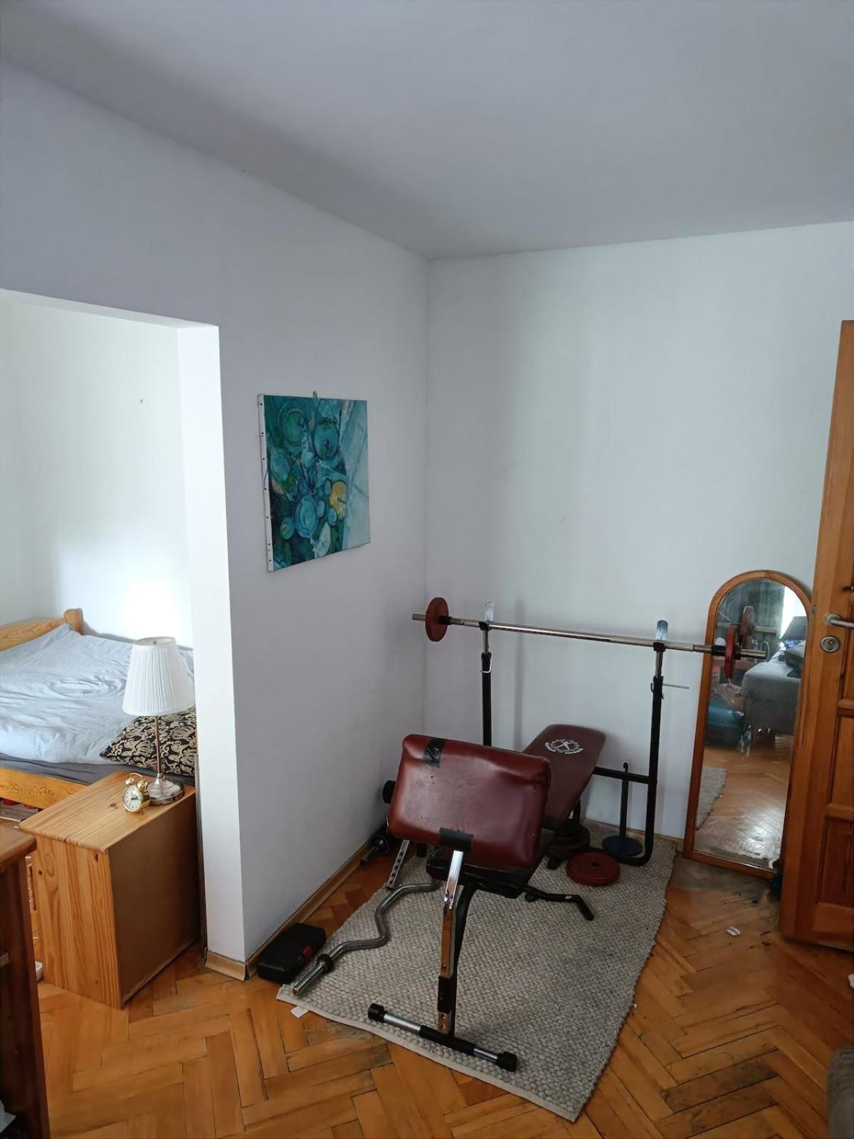 Spacious Near The Center Of 50m2 70' Tv Apartament